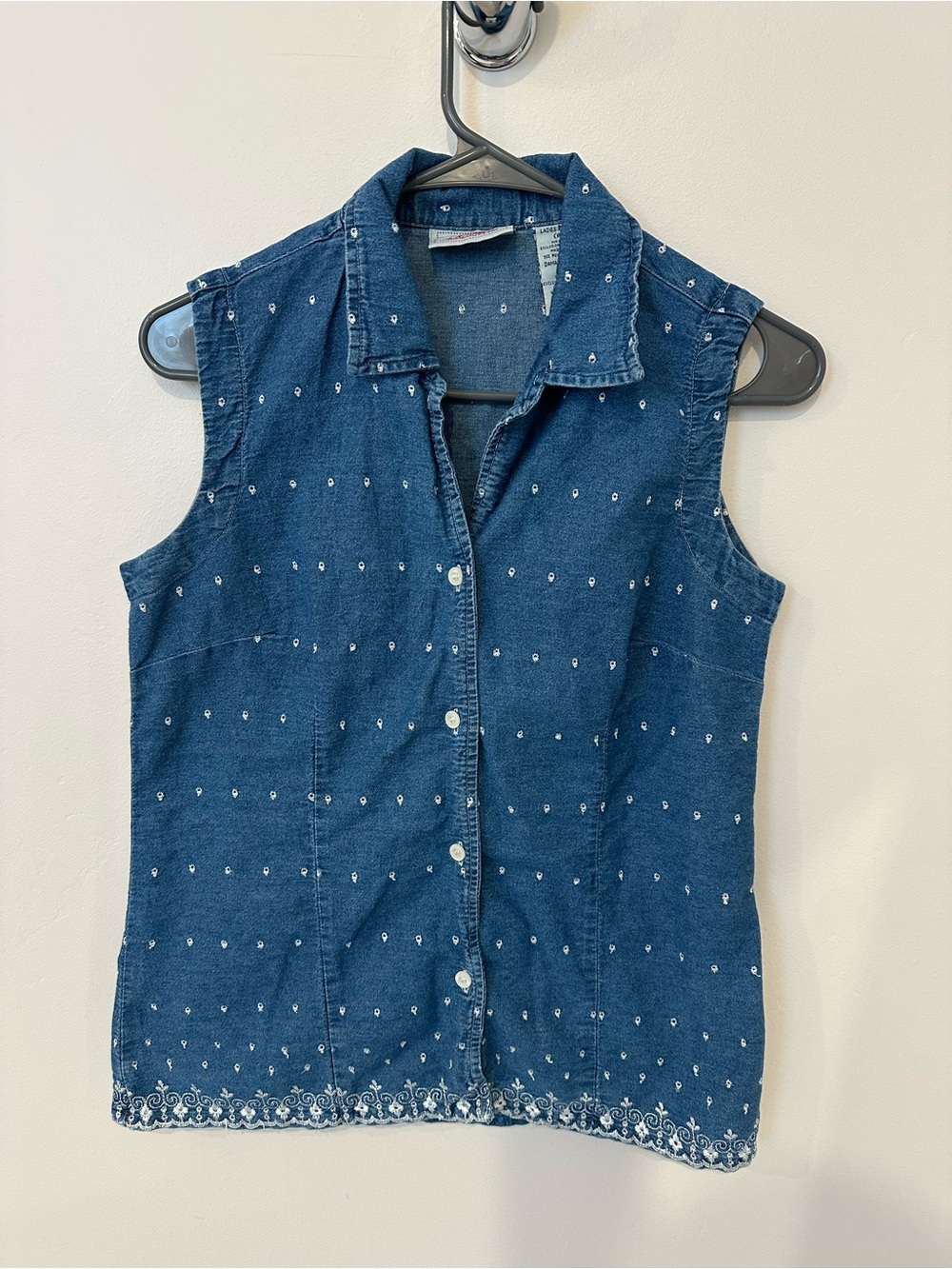 Grandmacore Faded Glory Blue Denim Button-Up Shirt with White Floral Embroidery